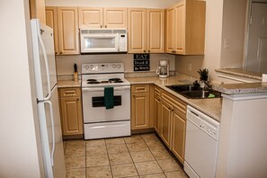 冰箱、微波炉、烤箱、炉灶