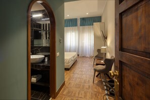 Quarto superior (con accesso Spa) | Edredons de pluma, frigobar, cofres nos quartos, escrivaninha
