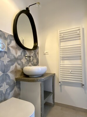 Shower, towels - Dream home with sea views and heated pool & large terrace in the olive grove (Pontedassio)