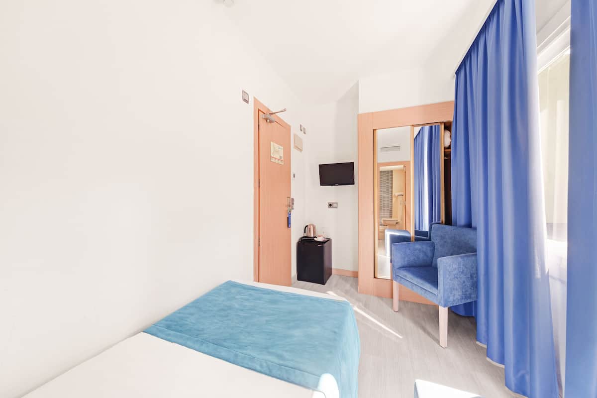 1 dormitorio, escritorio, espacio para trabajar con un portátil