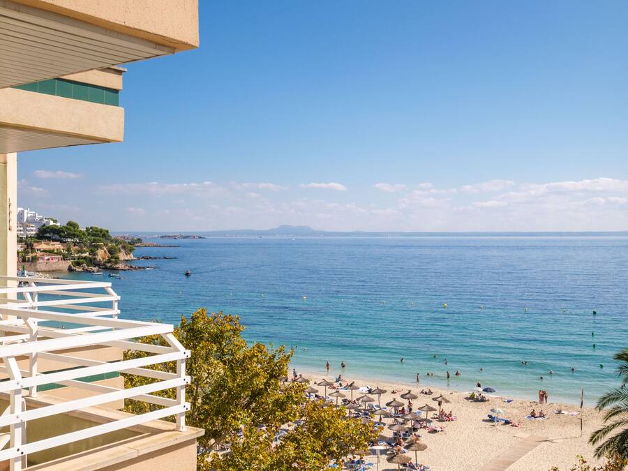 Escritorio y espacio para trabajar con laptop