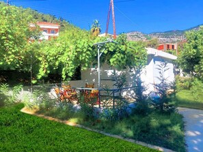 Estudio familiar, vistas al jardín | Vistas del balcón