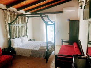 In-room safe, iron/ironing board, free WiFi, bed sheets - Blue Bay Beach Hotel (Thasos)