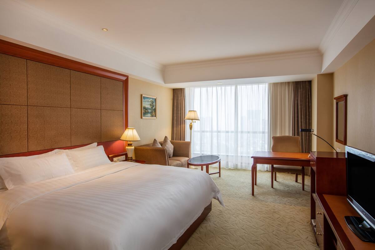 Kamar Bisnis, 1 Tempat Tidur King | Brankas, tirai kedap cahaya, kedap suara, dan setrika/meja setrika