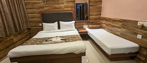 In-room safe, desk, free WiFi, bed sheets