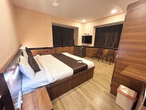 开间 | 客房内保险箱、办公桌、免费 WiFi、床单