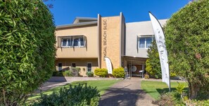 Exterior - Pebbles By The Beach, 1/14 Pebble Parade - home away from home (Fingal Bay)
