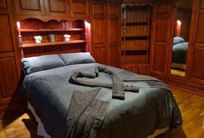 House | 4 bedrooms, iron/ironing board, free WiFi, bed sheets