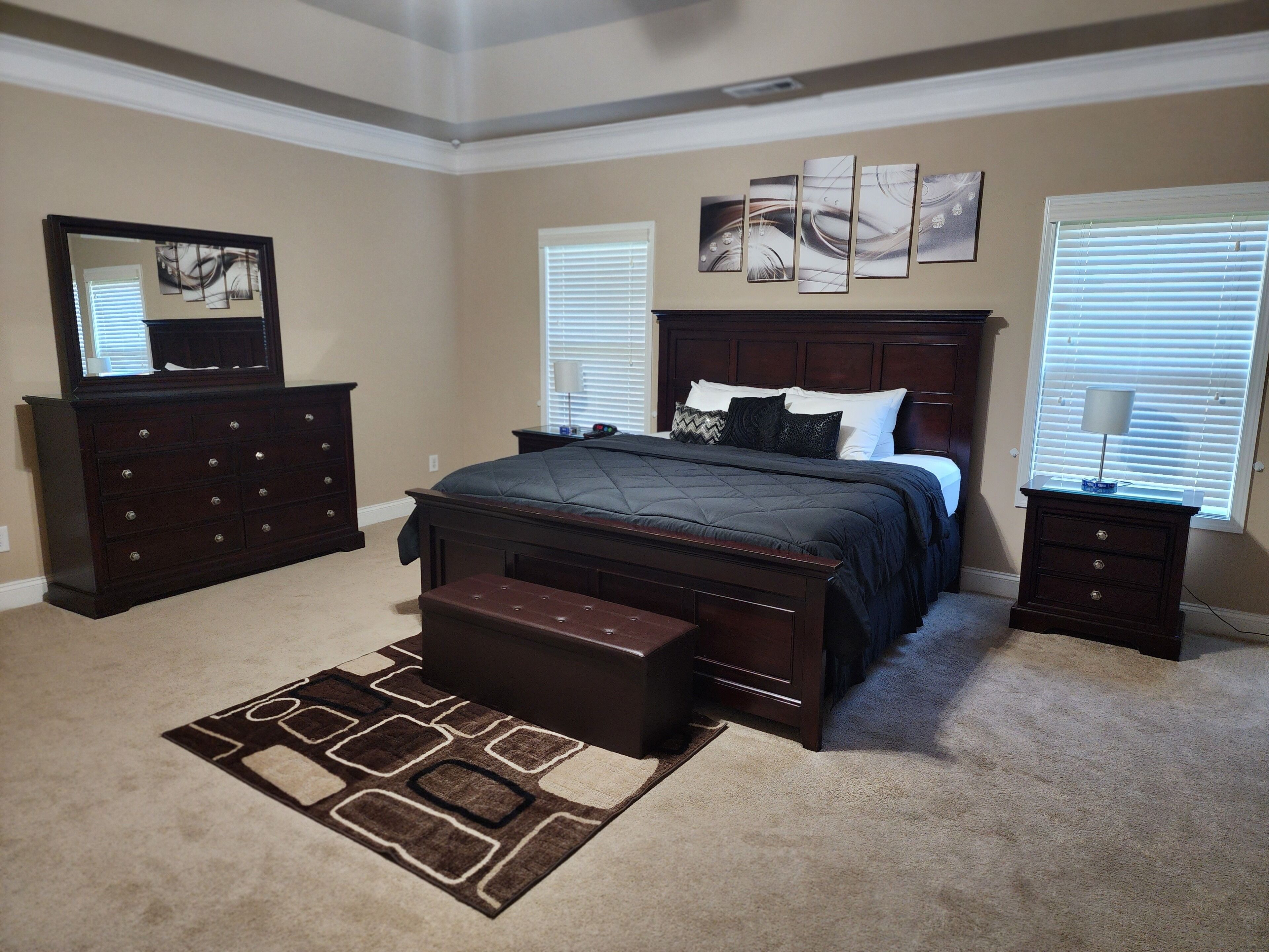 5 Schlafzimmer, Schreibtisch, Bügeleisen/Bügelbrett, kostenloses WLAN