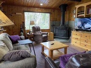 Smart TV - Huckleberry Hut | Yellowstone Cabin| (Island Park)