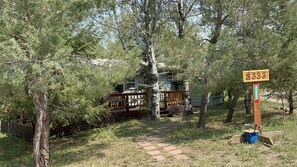 Exterior - Huckleberry Hut | Yellowstone Cabin| (Island Park)