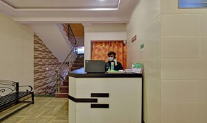 Reception - Treebo Paradise Inn, Panchgani (Mahabaleshwar)