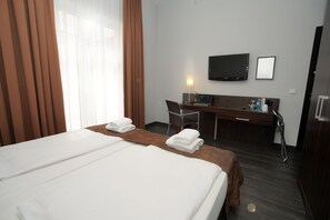 Premium bedding, minibar, in-room safe, desk - The Atrium Hotel (Frankfurt)