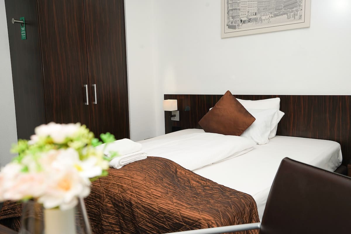 Comfort-enkeltværelse - 1 enkeltseng | Premium-sengetøj, minibar, pengeskab på værelset, skrivebord