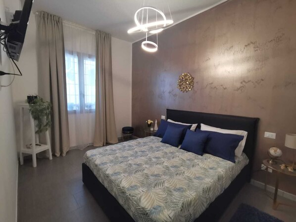 1 bedroom, iron/ironing board, bed sheets