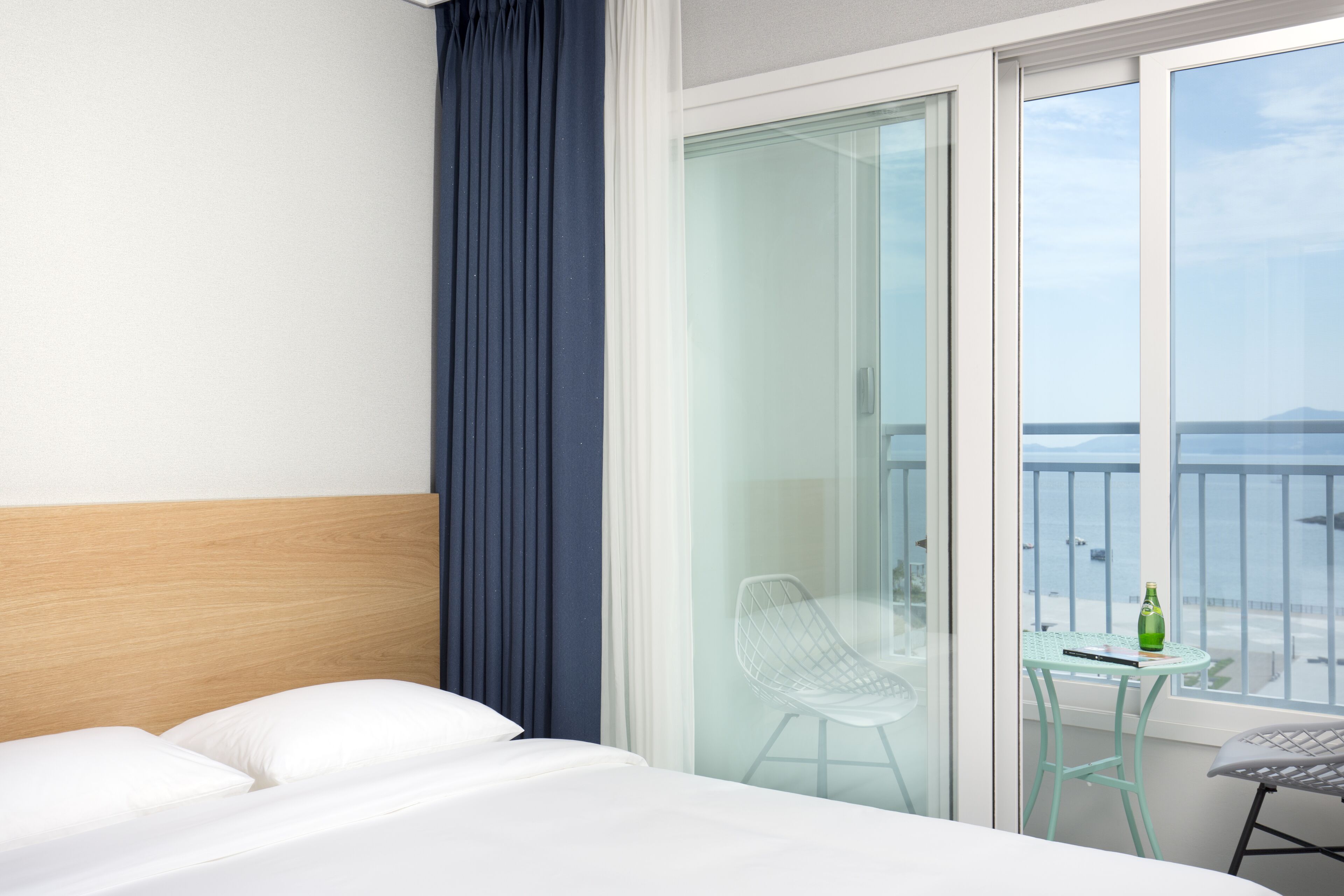 individually decorated, individually furnished, free wifi, bed sheets