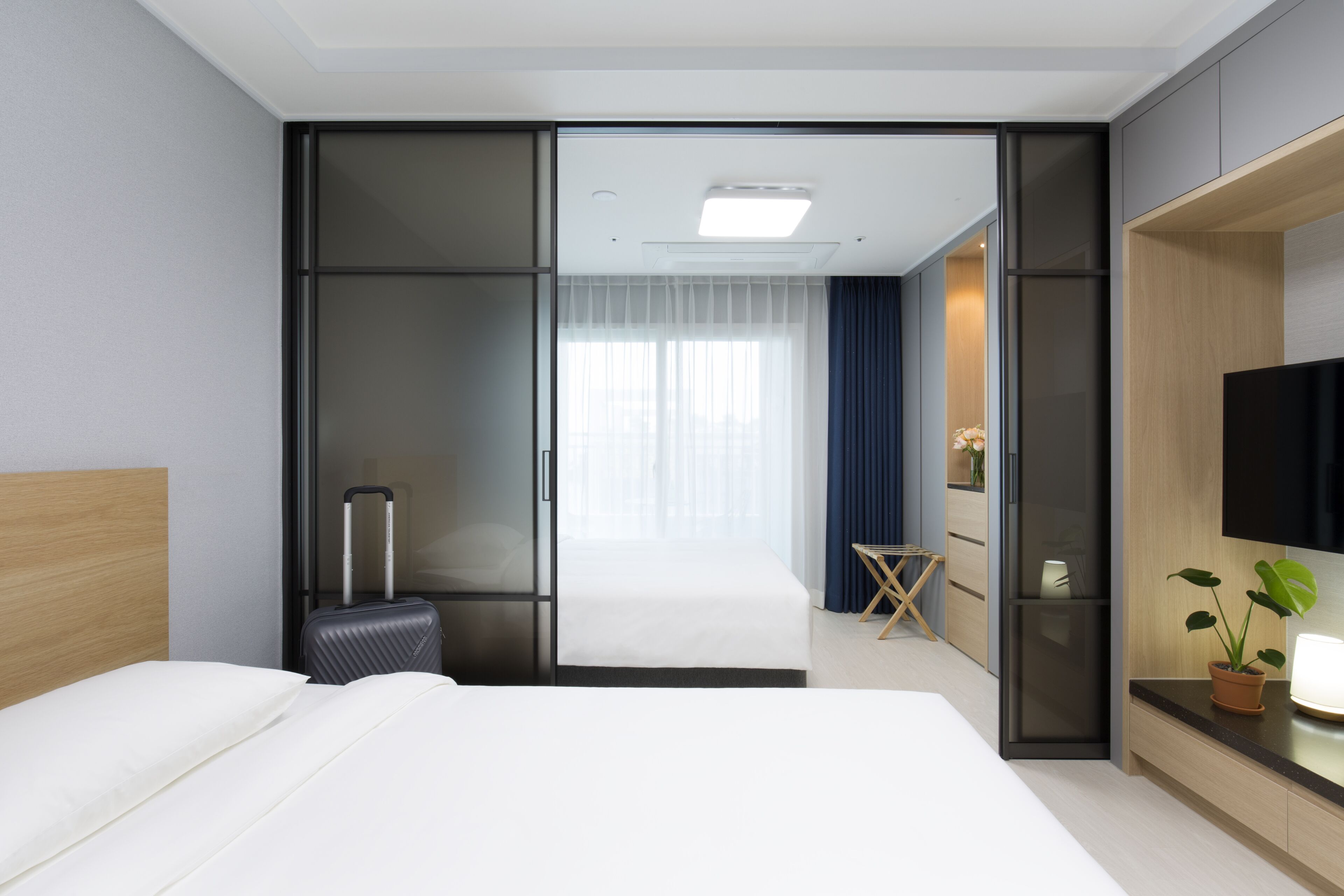 individually decorated, individually furnished, free wifi, bed sheets