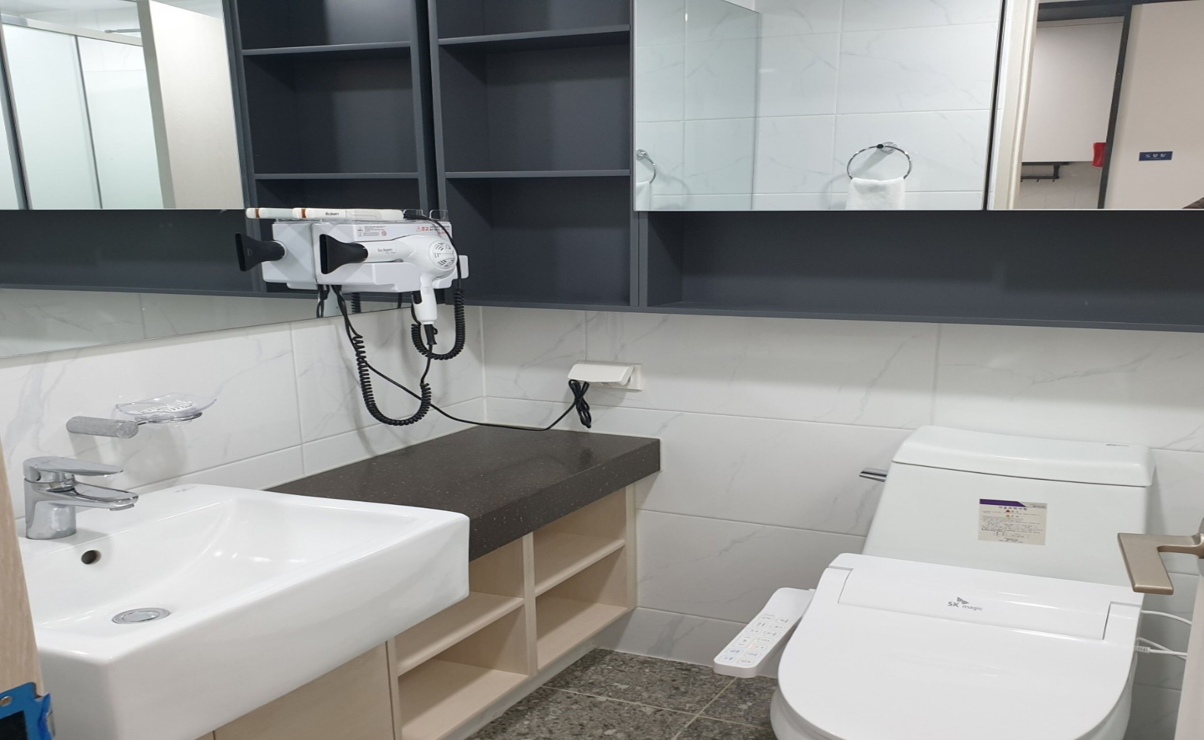 standard room, city view (ondol) | bathroom | shower, slippers, towels, soap