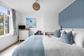 7 bedrooms, iron/ironing board, free WiFi, bed sheets