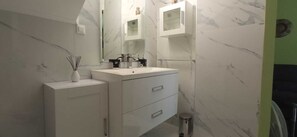 Shower, bidet - Luxurious apartment (SPLIT)