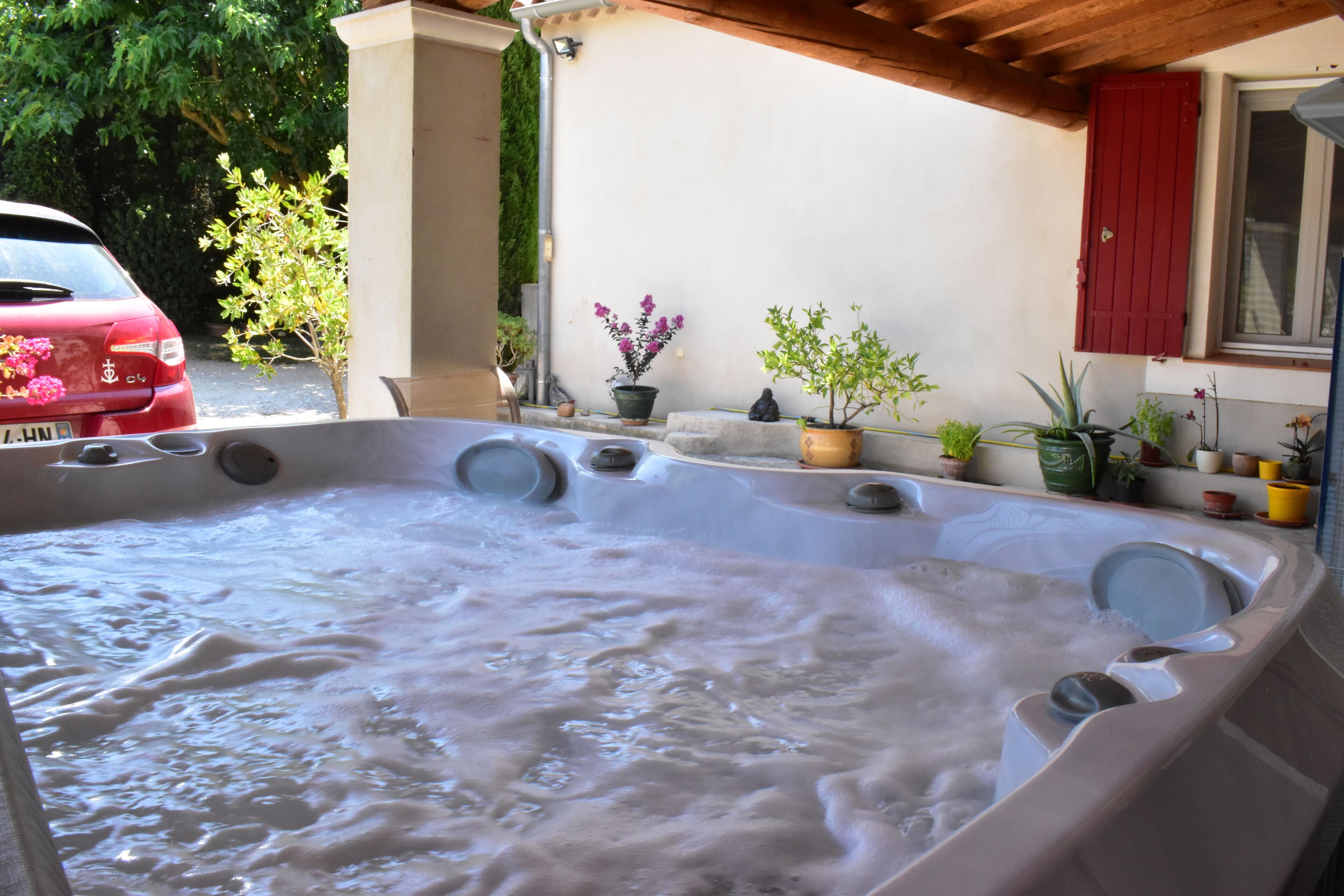 Outdoor spa tub