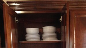 Casa | Cocina privada | Frigorífico grande, microondas, horno y tostadora