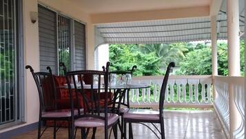 House | Terrace/patio