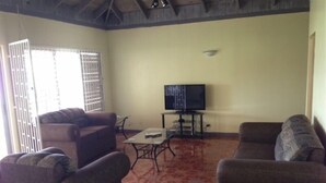 Casa | Zona de estar | Televisión LED de 42 pulgadas con canales por cable, una televisión