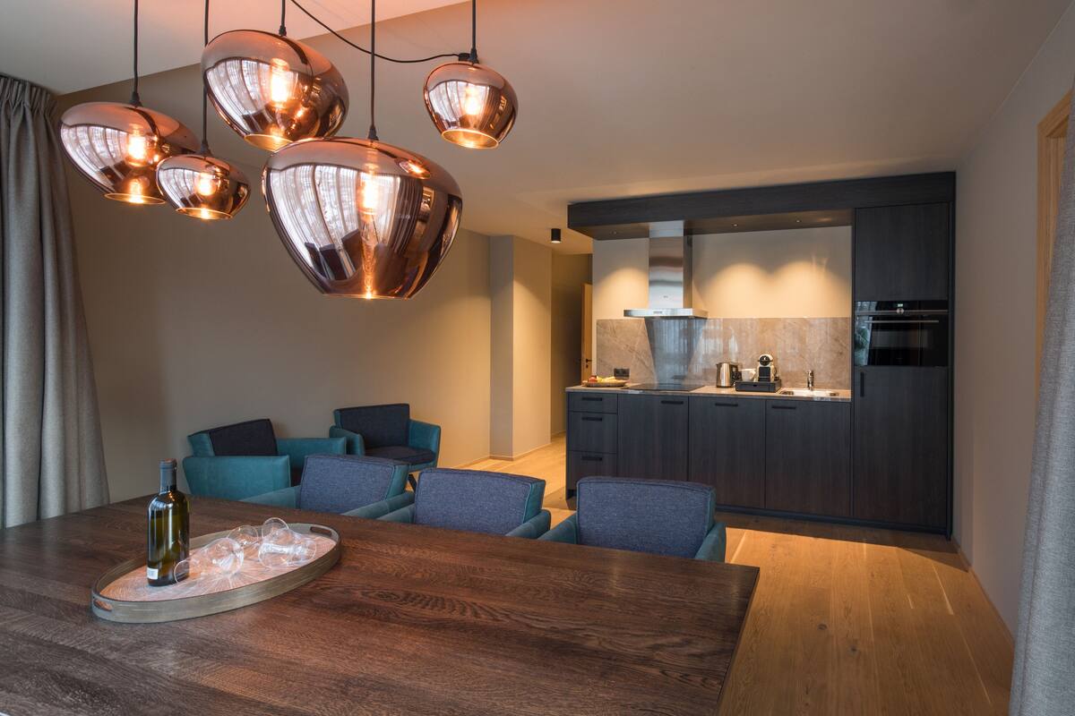 Superior penthouse | Privékeuken | Een espressoapparaat, een koffiezetapparaat/waterkoker, een waterkoker