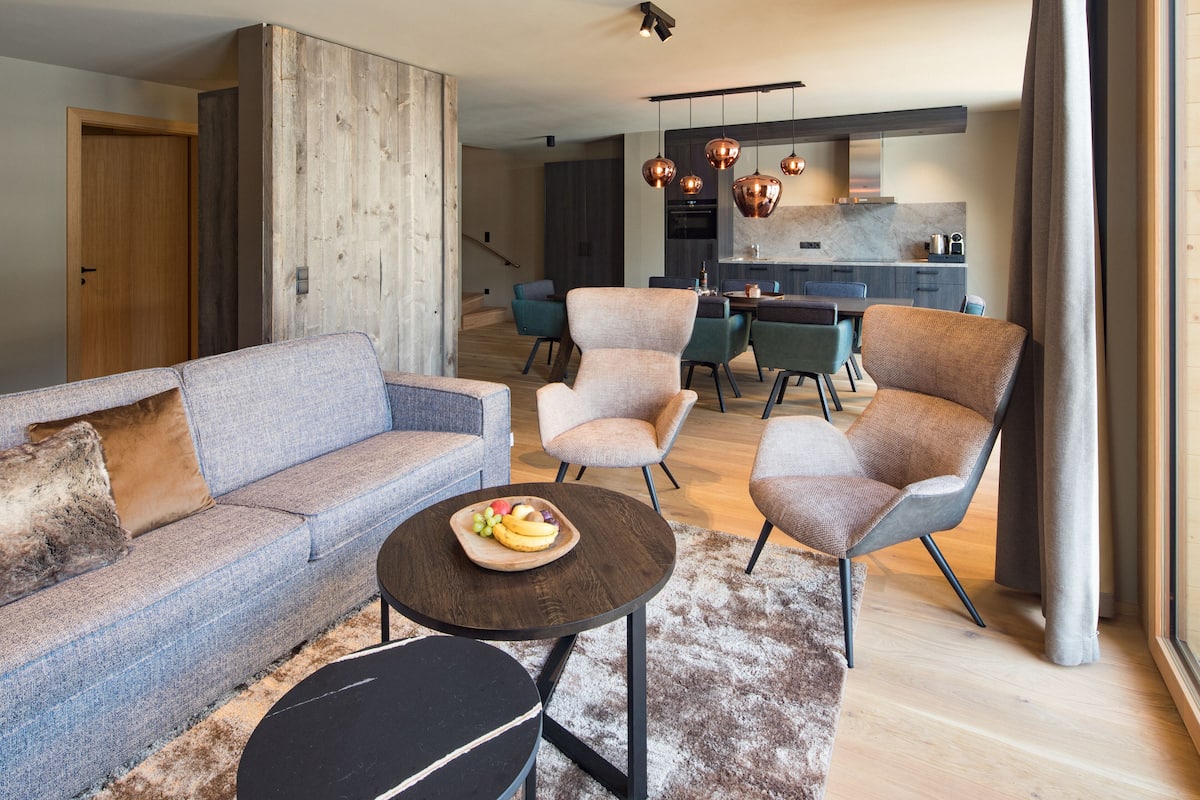 Exclusive Penthouse | Living area | Flat-screen TV