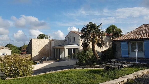 Exterior - Gaia, housse, 4 à 6 P, South Vendée, Puy du Fou, Marais Poitevin (CEZAIS)