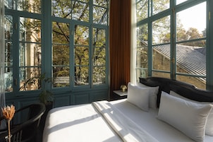 Deluxe Double or Twin Room, Bathtub, City View | Egyptian cotton sheets, premium bedding, down comforters