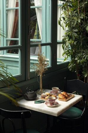 Food and drink - Unfound Door (Tbilisi)