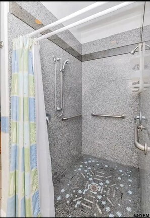 Combined shower/bathtub, hair dryer, towels, toilet paper