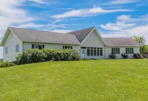 Exterior - Private,Spacious House near Howes Cavern (Carisle)