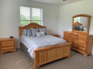 3 bedrooms, iron/ironing board, free WiFi, bed sheets - Private,Spacious House near Howes Cavern (Carisle)