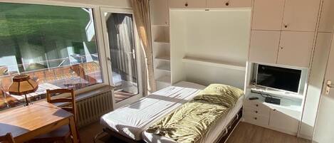 1 bedroom, travel cot, free WiFi