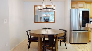 Condo, 2 Bedrooms | Dining