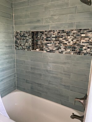 Combined shower/tub, hair dryer, towels, soap - Home with Beautiful View sleeps 7, Private Pool, Tiki and 50 ft Dock/ Generator (Treasure Cay)