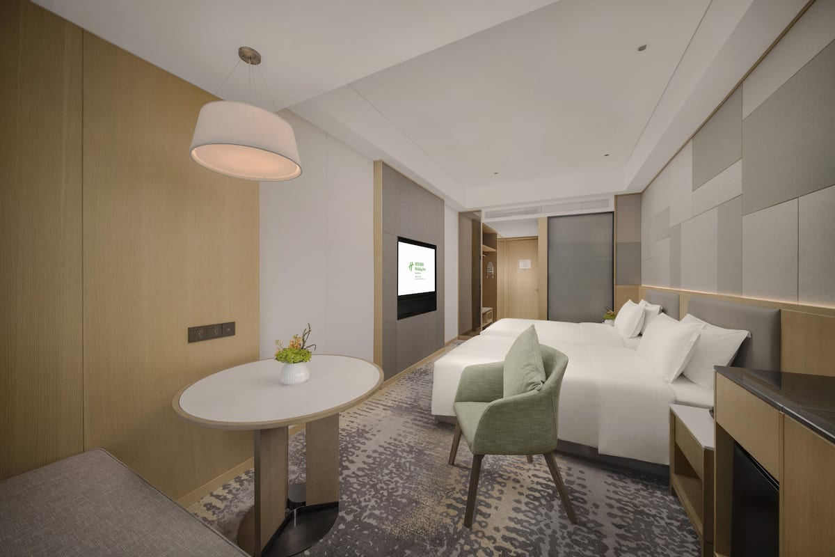 Standard Room, 1 King Bed, Accessible | Bed sheets
