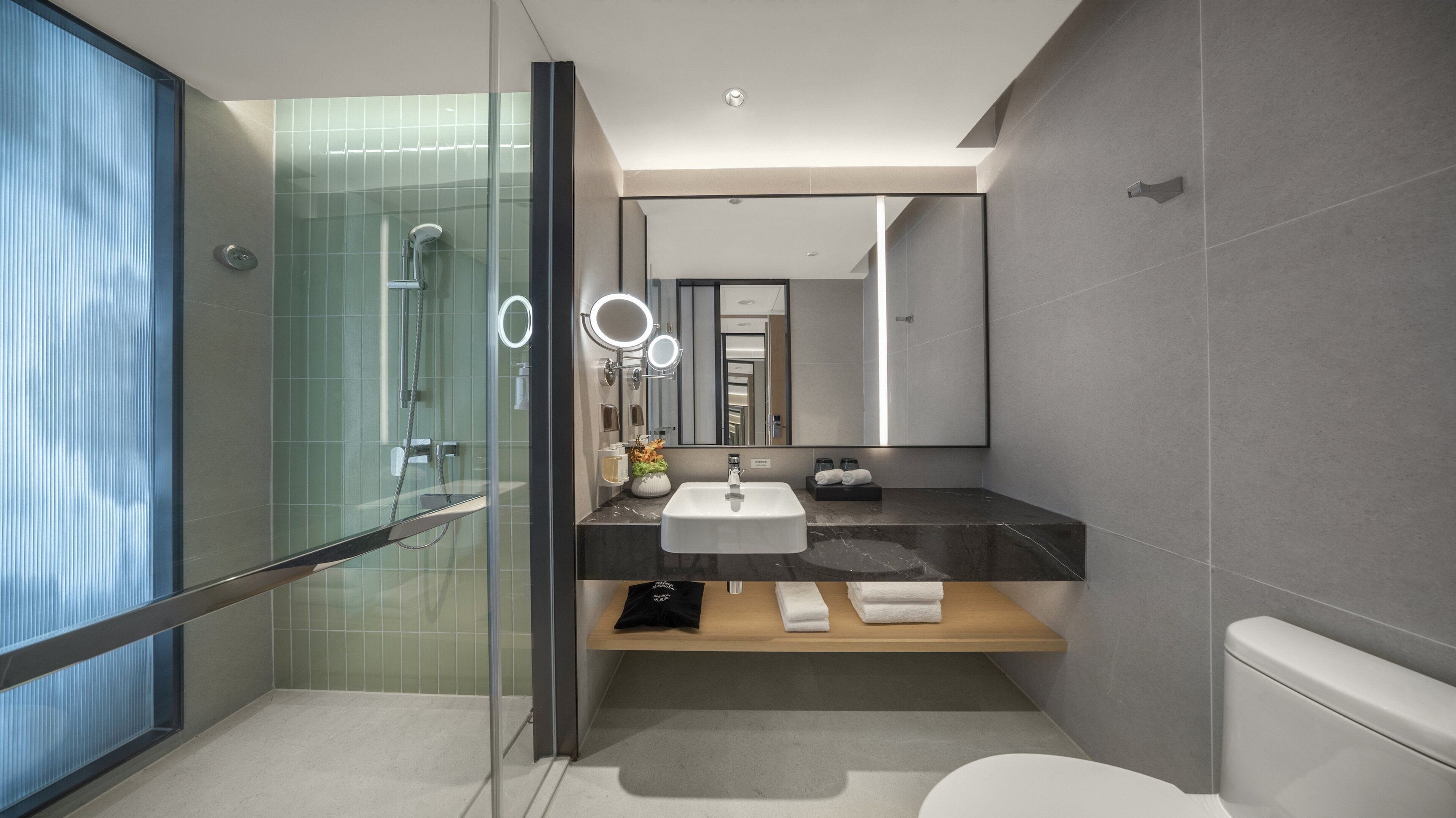 Kamar Standar, 1 Tempat Tidur King, pemandangan laut | Kamar mandi | Handuk