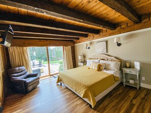 7 bedrooms, desk, iron/ironing board, travel cot - Secluded Lakefront Chalet  (Grass Lake)
