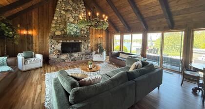 Secluded Lakefront Chalet