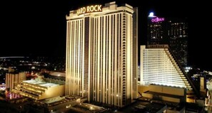 Exterior - CozySuites | Bold 2BR 3BA by Boardwalk (Atlantic City)