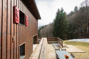 Outdoor dining - Incredible Chalet in the Southern Vosges (Alsace) (Lautenbach)