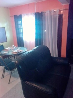 Living area - DJOUDA HOTEL NKONGSAMBA (Nkongsamba)