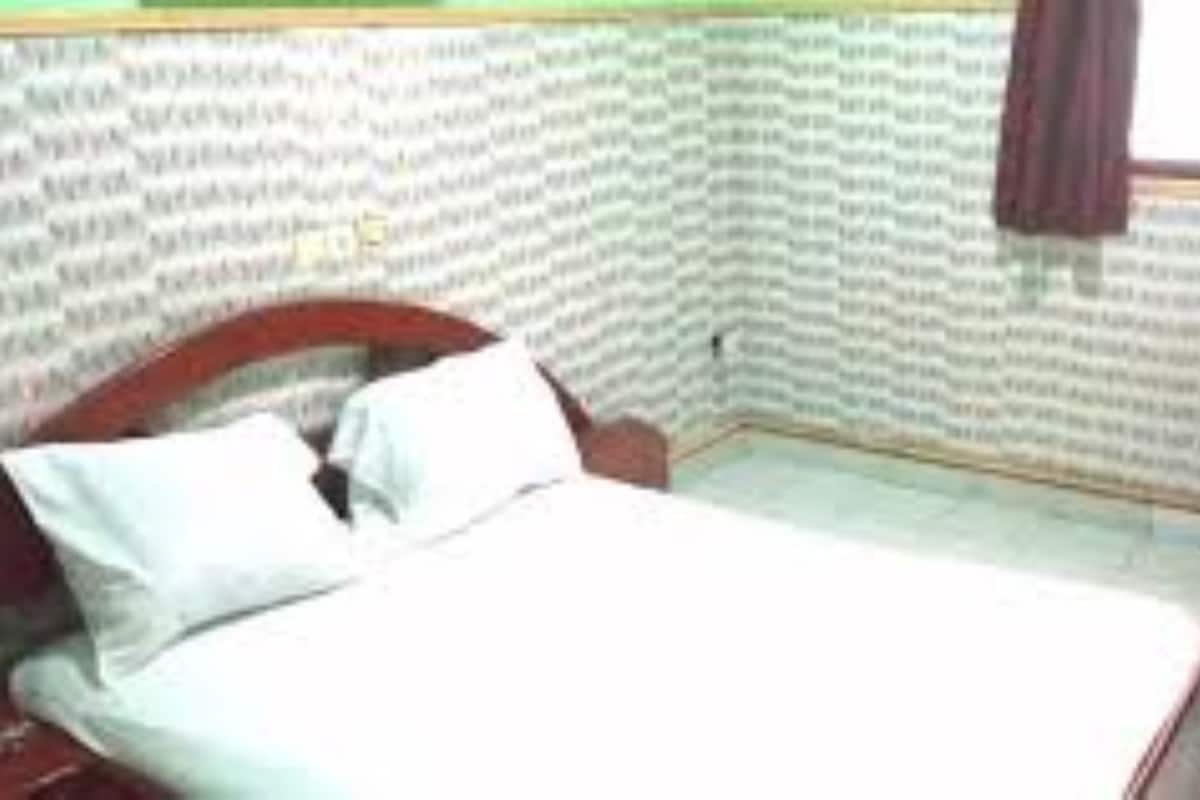 Classic Apartment | Premium bedding, down comforters, Select Comfort beds, minibar