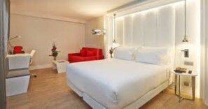 高級寢具、羽絨被、Select Comfort 床墊、迷你吧