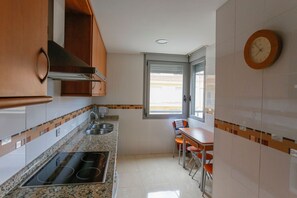 Fridge, microwave, oven, coffee/tea maker - Apartamento Mallorca Inmomart (Benicarló)
