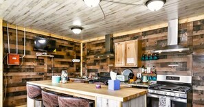 Fridge, microwave, oven, stovetop - #11 Renovated Cozy Room Dog Friendly Leadville CO (Leadville)